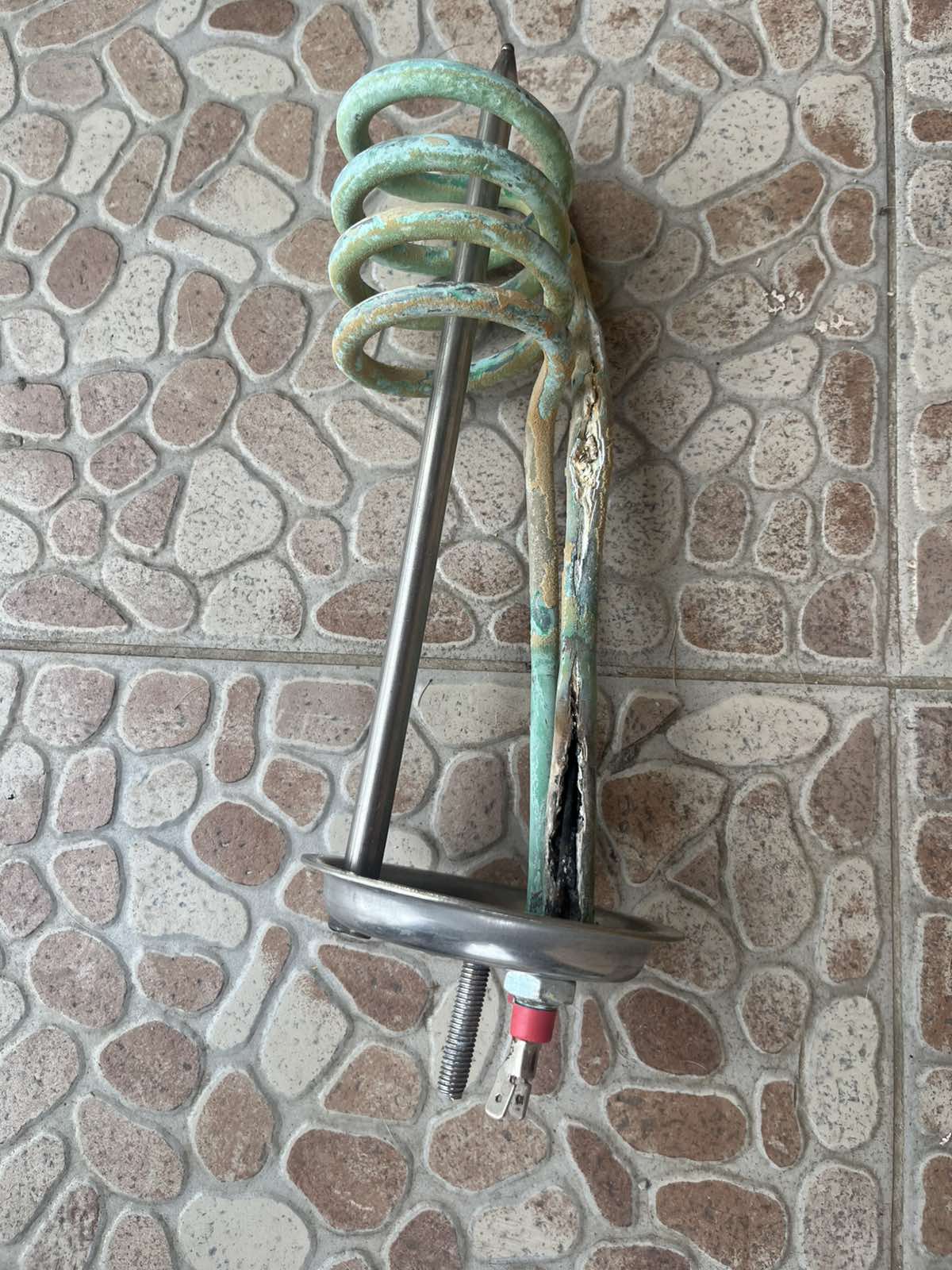 Neispravan grejač na malom bojleru