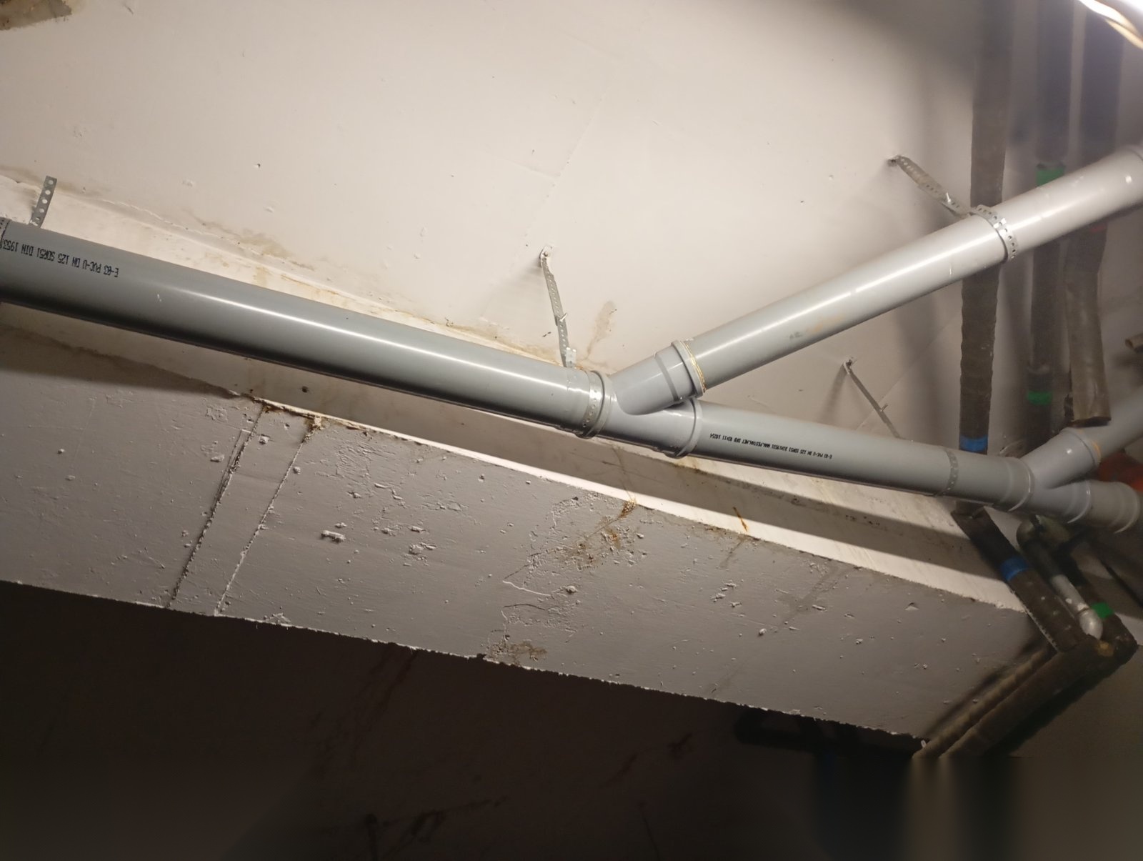 Zamena kanalizacionog razvoda sa gusanog na plastične cevi